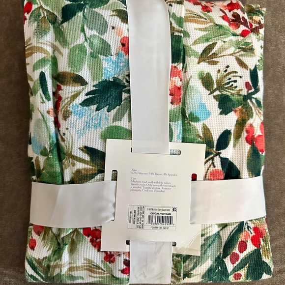 NEW Stars Above Women’s Thermal Pajama Set Holly Print sz. Small - Picture 4 of 4